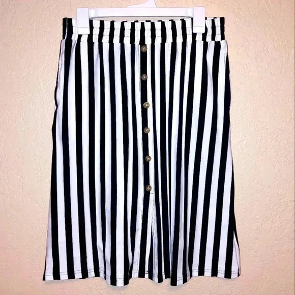Tickled teal Dresses & Skirts - Tickled Teal Black and white striped skirt Size Large